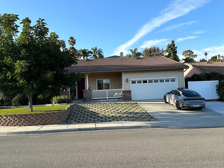 1951 Andrews Ct — Photo 4