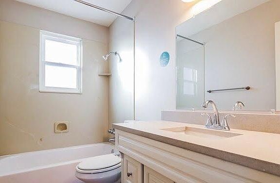 5th image of 4902 W Banquet Ave