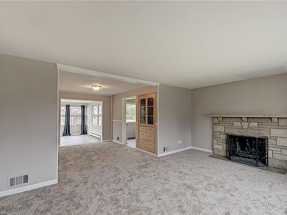 3rd image of 1348 Southview Dr