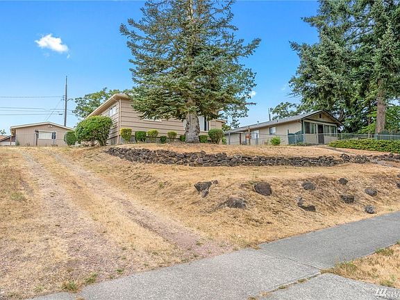 2nd image of 7024 S Wapato St