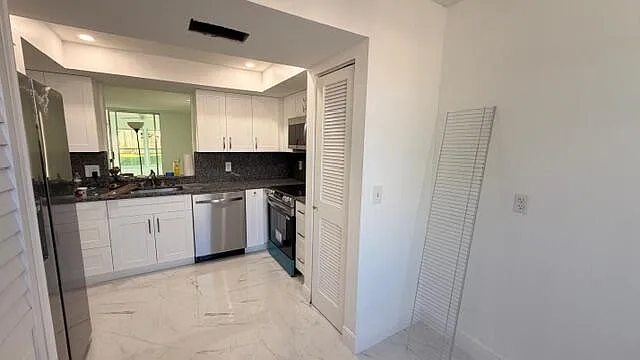 9 Willowbrook Ln — Photo 3