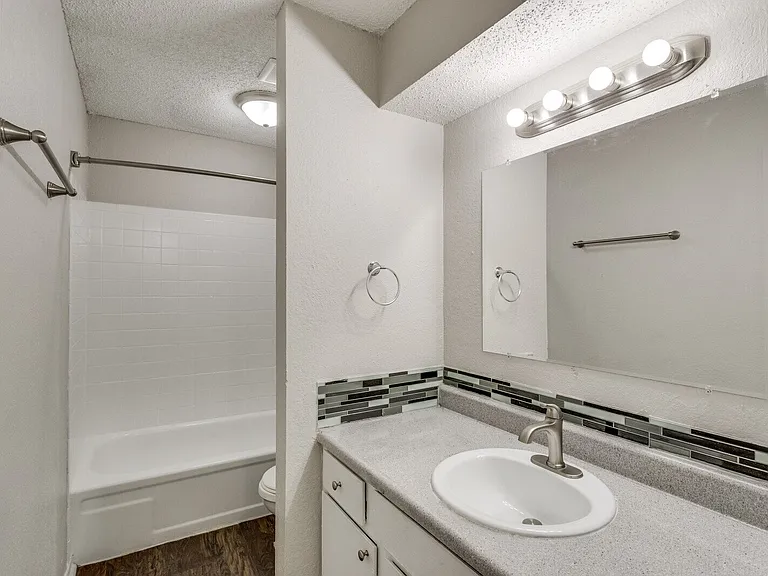 817 SW 23rd St #6 — Photo 16