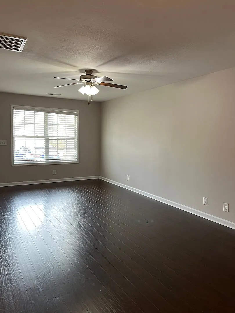 Lovely Townhouse Coming Soon! — Photo 4