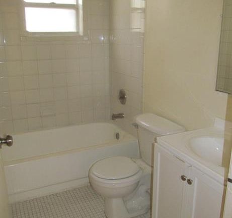 4th image of 1411 22nd Ave S APT B