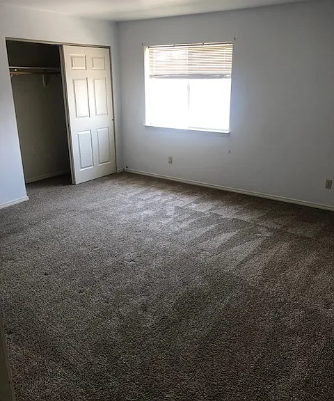 207 E Center St — Photo 3