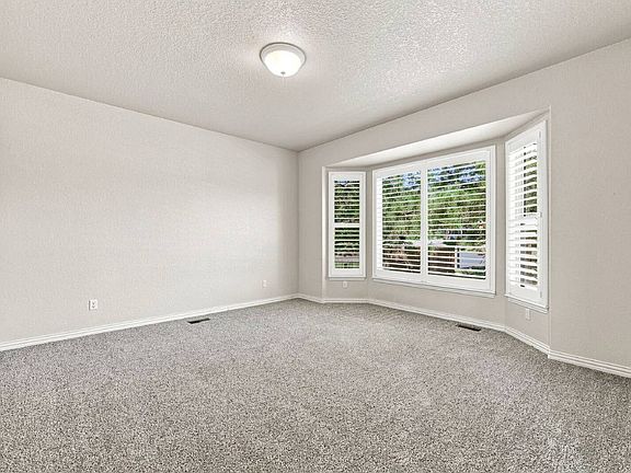 3rd image of 2425 Vanreen Dr