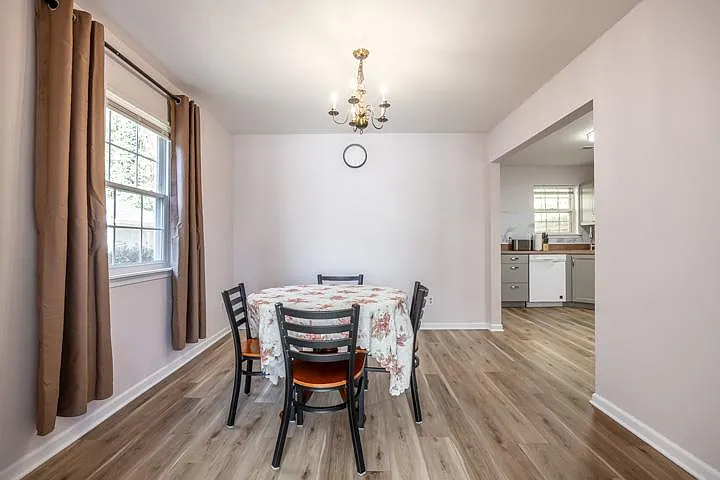 280 Albert Ct — Photo 5