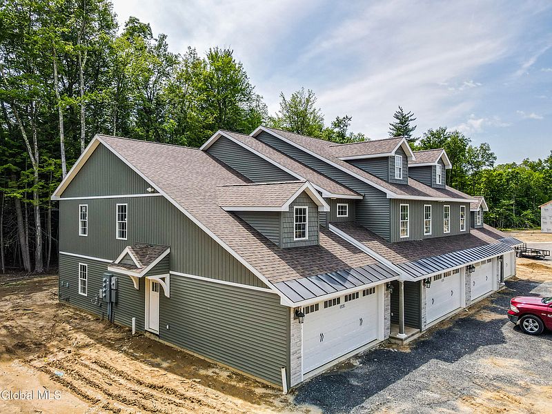 5th image of 145 Carriage Boulevard