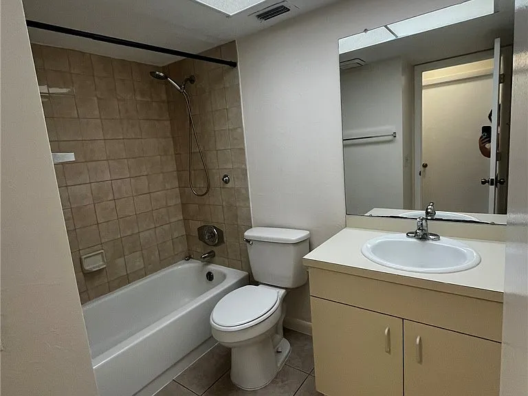 919 SE 8th Ter #7 — Photo 15