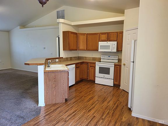 3rd image of 1452 Anny Dr E