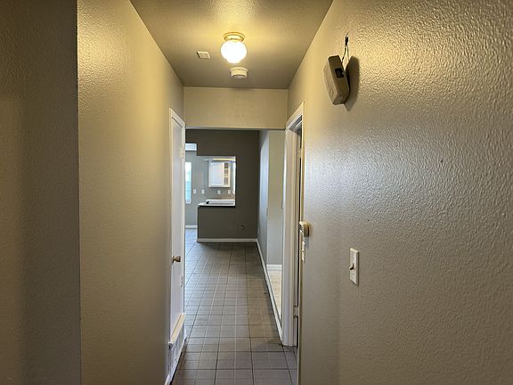 4th image of 2926 Eastbrook Dr