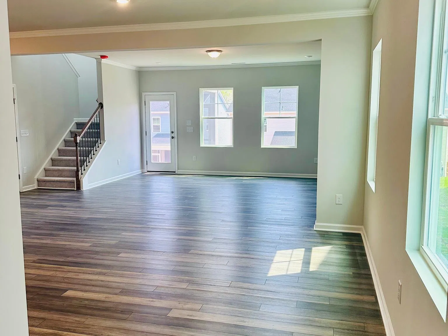 3 bed, 2.5 bath, 2000 sqft, $2,095 — Photo 3