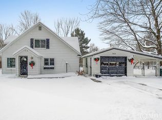 748 River St, Spring Lake, MI 49456