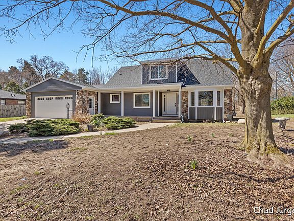 3rd image of 327 Carpenter Ave NW