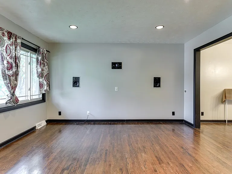 9630 Taylor St — Photo 8