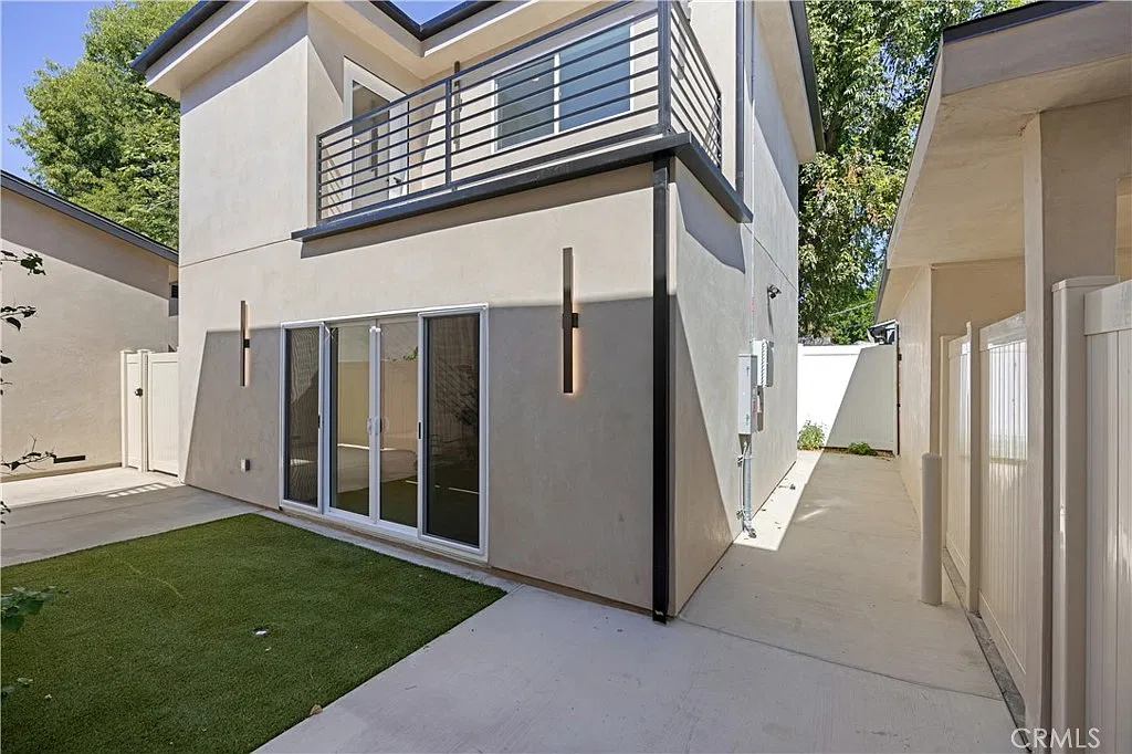 3 bed, 1200 sqft, $4,495 — Photo 1