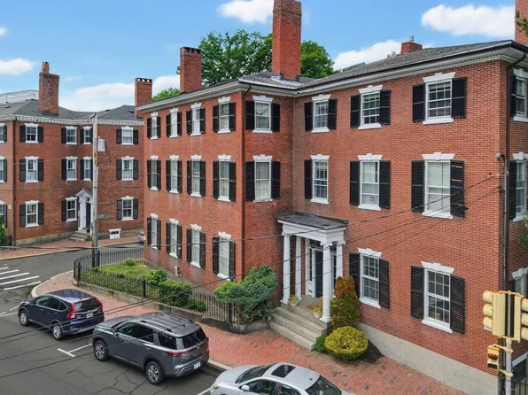 35 Washington Sq #3, Salem, MA 01970