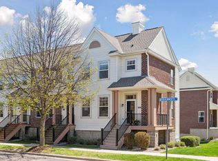 909 Braunworth Ct, Chaska, MN 55318