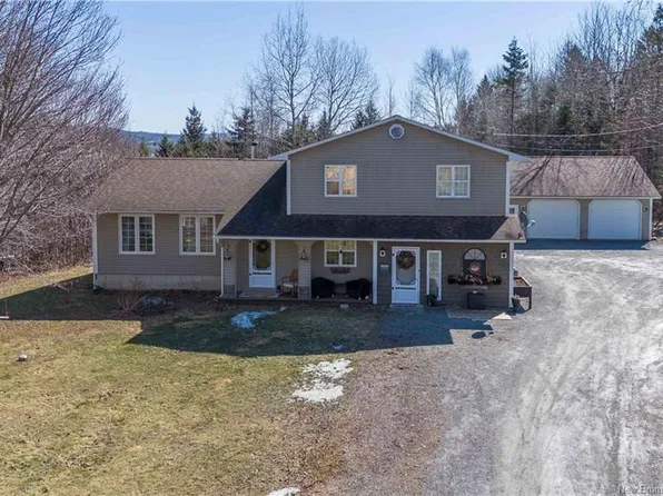 17 Rossville Rd, Nackawic, NB E6G 0B5