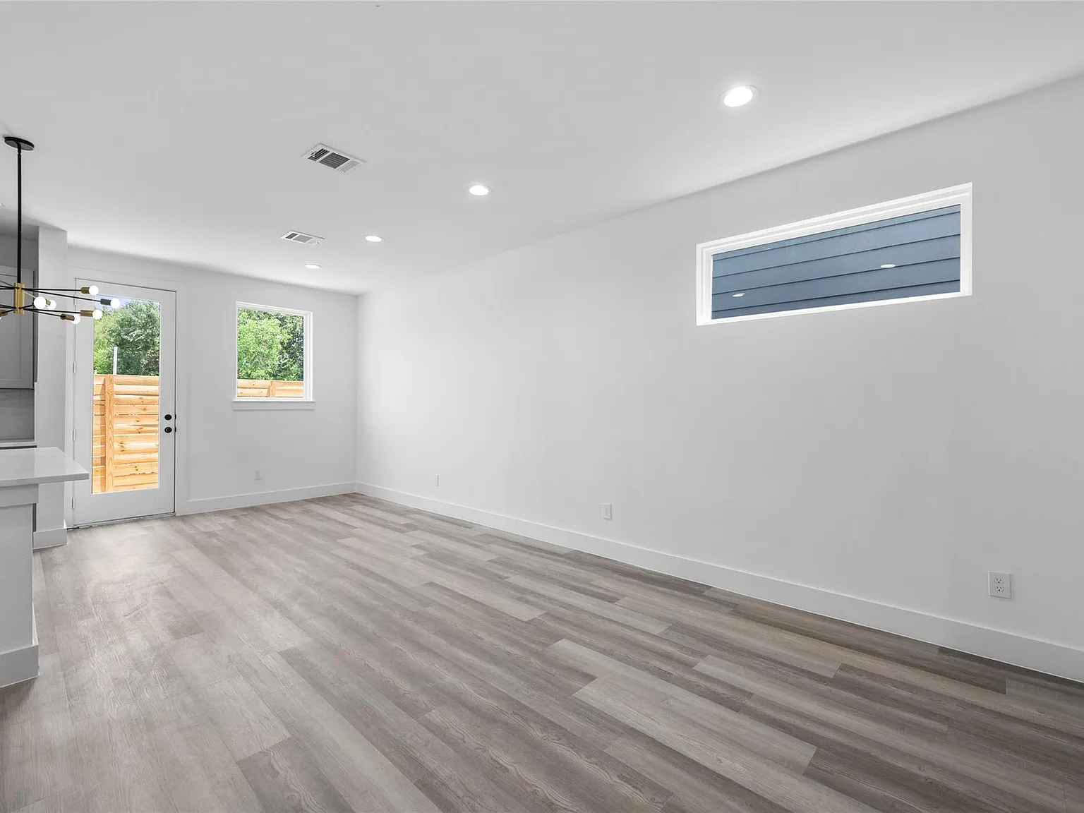 3 bed, 2.5 bath, 1648 sqft, $2,399 — Photo 4