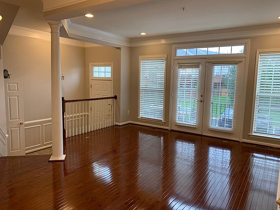 5th image of 22002 Avonworth Sq