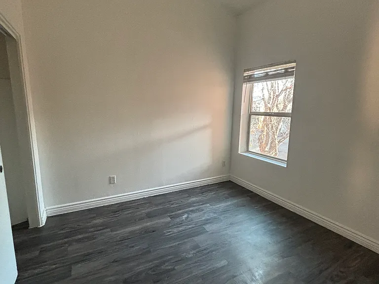 1670 W Park Wood Ln — Photo 8
