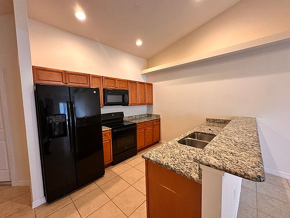 4th image of 1043 SE 11th Ter