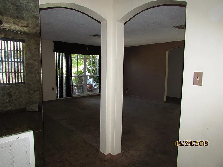 9926 Rainbow Ln — Photo 11
