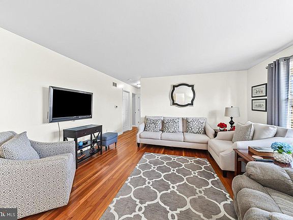 3rd image of 12 Dale Ct