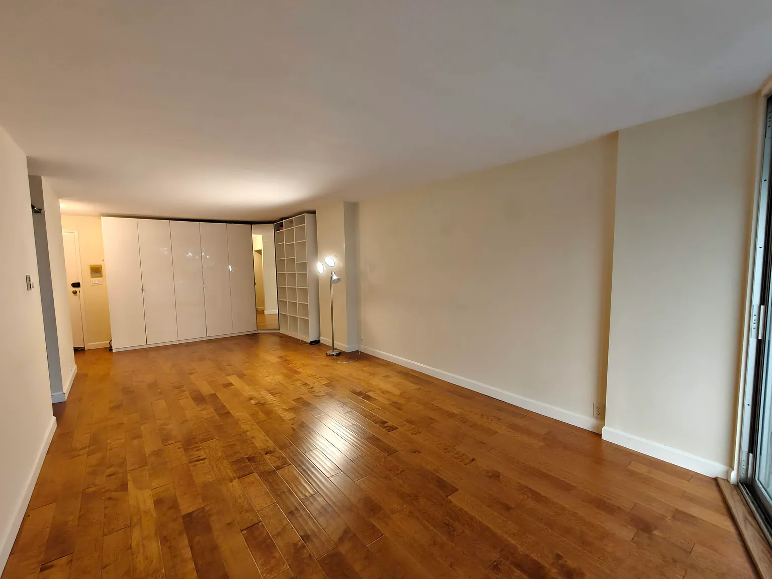 1 bed, 698 sqft, $2,900 — Photo 3