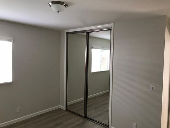 5th image of 960-62 Rosecrans St