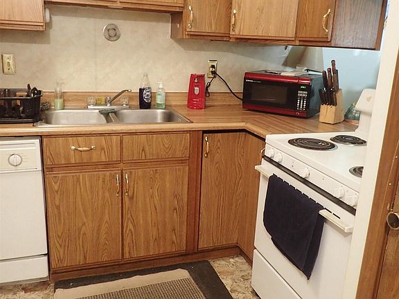 4th image of 211 Clarinet Blvd E