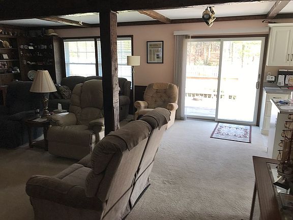 family room 21' x 21'