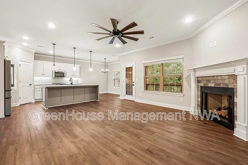 4 bed, 2.0 bath, 1793 sqft, $2,340 — Photo 3
