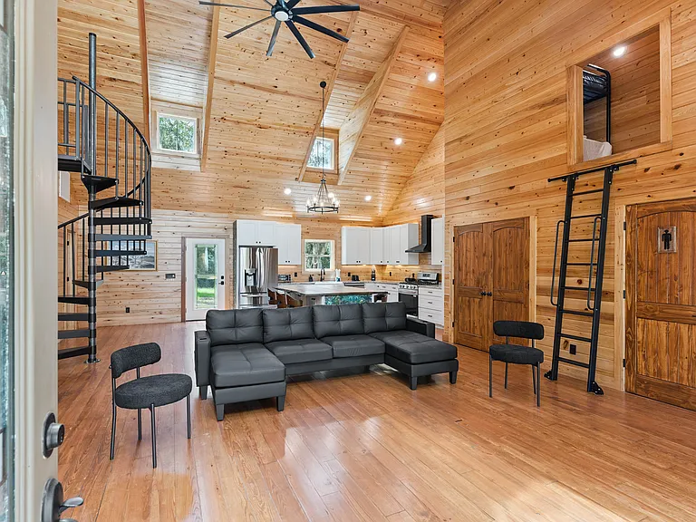 25 Wade Pl — Photo 3
