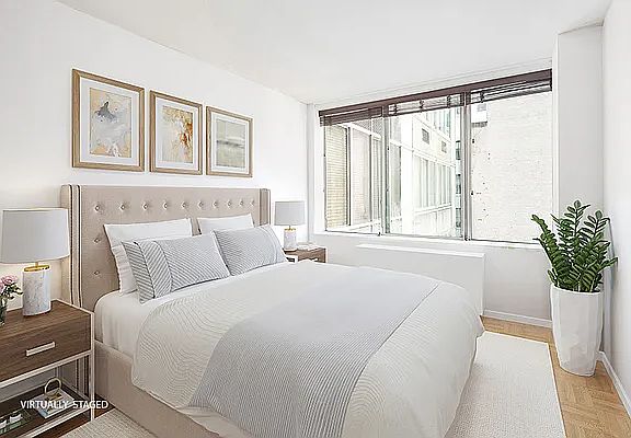 4th image of 61 W 62nd St APT 12A