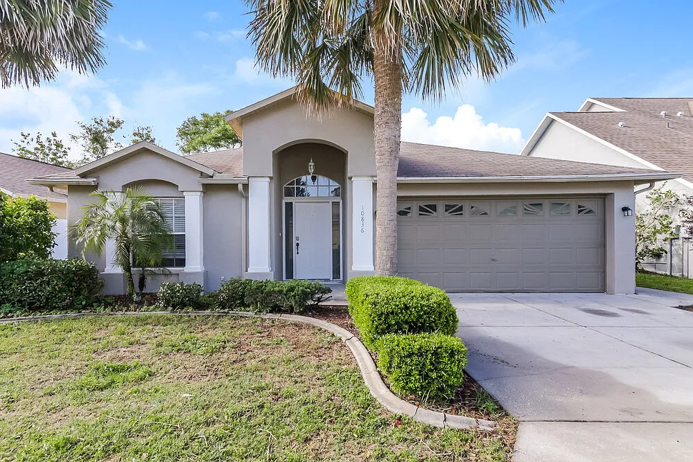 3 bed, 2.0 bath, 1599 sqft, $2,065 — Photo 1