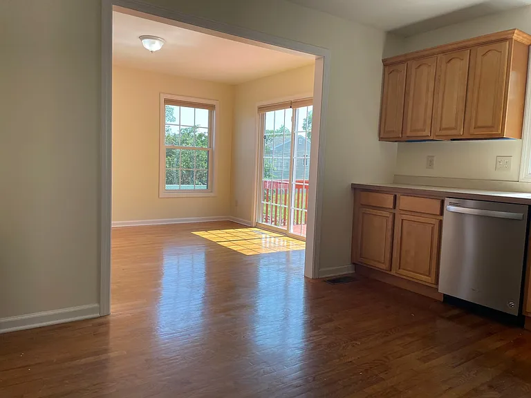 765 Hart St — Photo 12