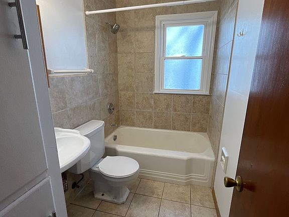 3rd image of 943-945 Sheridan Ave