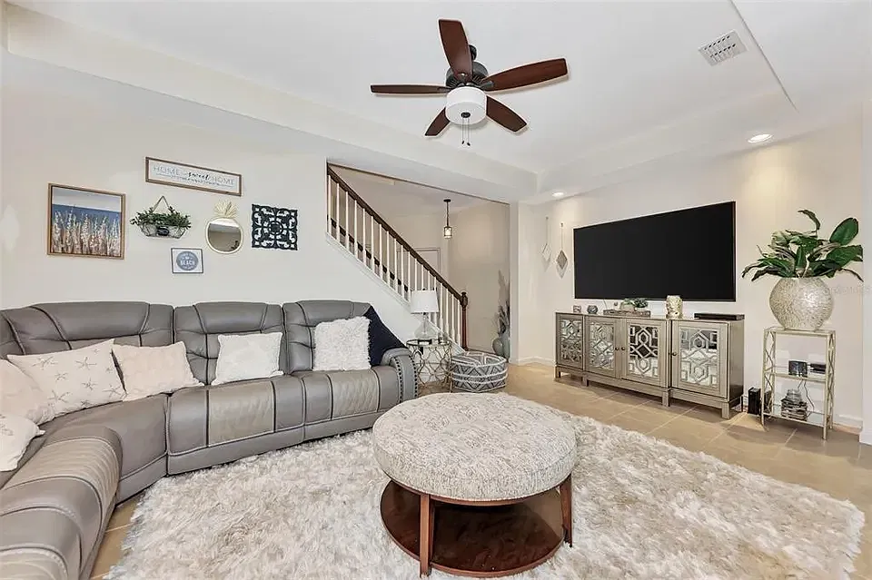 3 bed, 2.5 bath, 1688 sqft, $2,650 — Photo 2