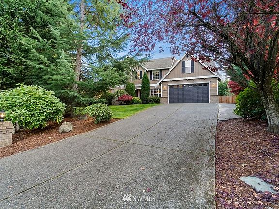 Beautifully Landscaped Yard