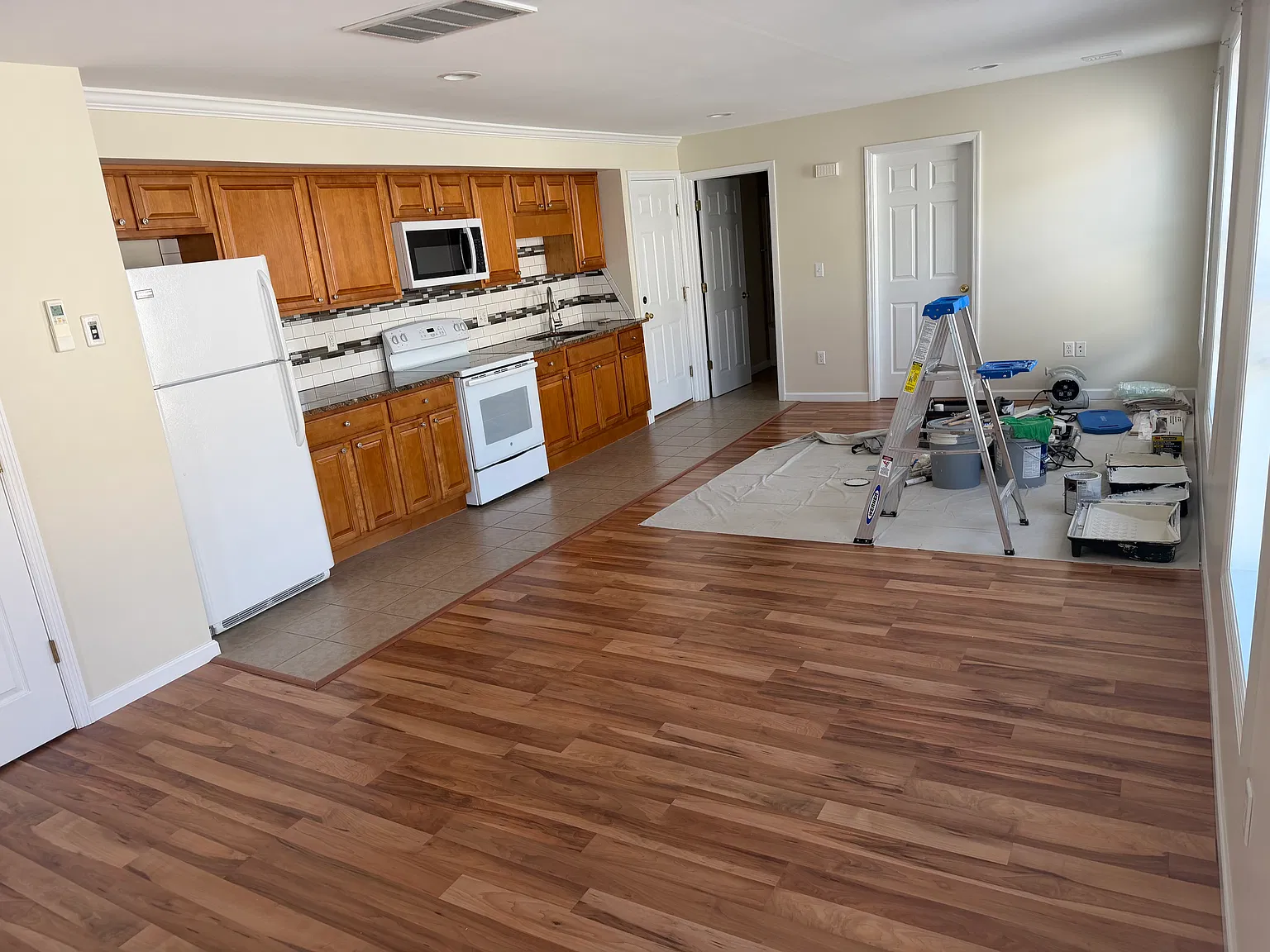 2 bed, 900 sqft, $1,600 — Photo 2