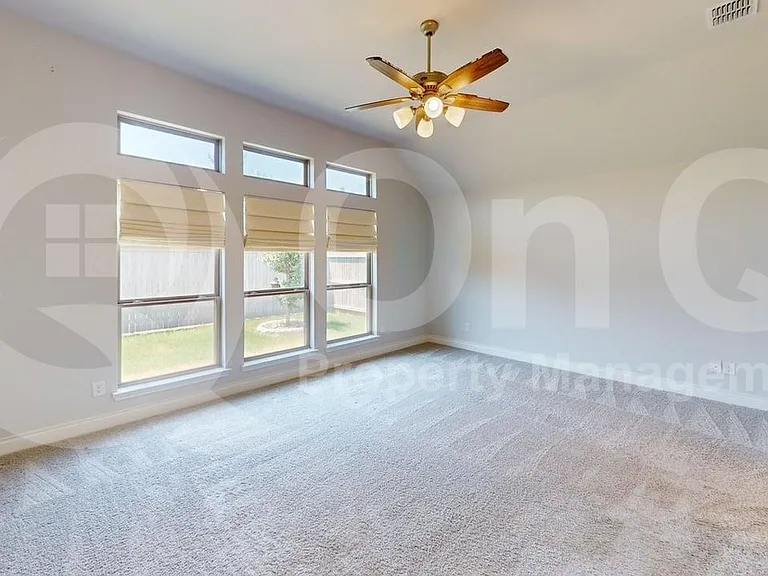 2401 Robin Way — Photo 10