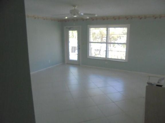 3rd image of 71 Royal Oak Ct