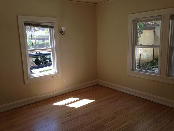 3rd image of 1830-32 E Kenwood Blvd #1832