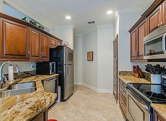 4th image of 780 Tarpon Cove Dr #801