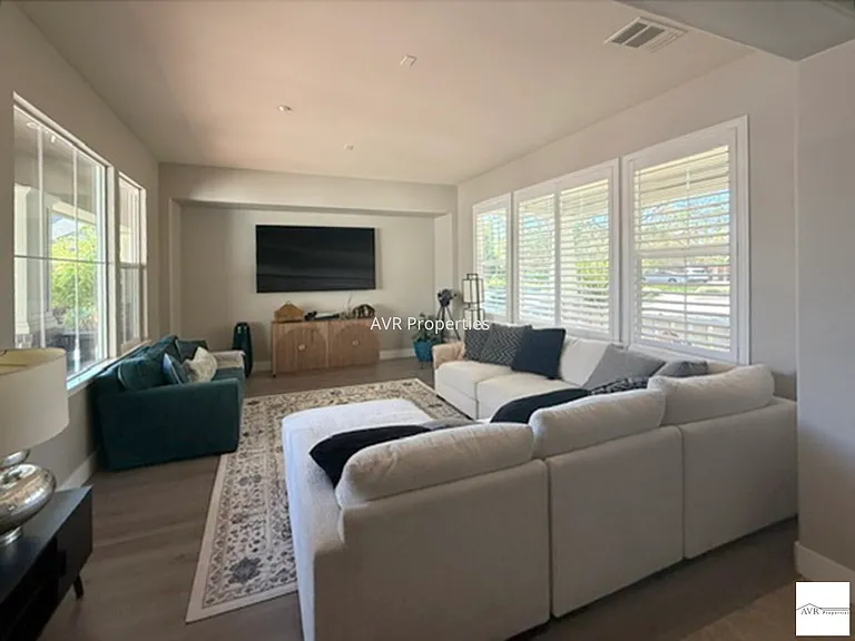 5586 Stockton Loop — Photo 8