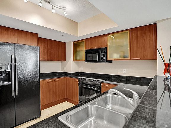 3rd image of 16699 Collins Ave APT 3310