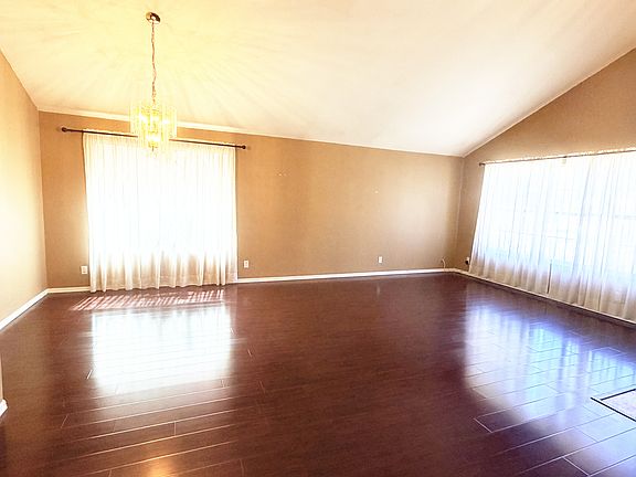 4th image of 338 E Palomino Ct