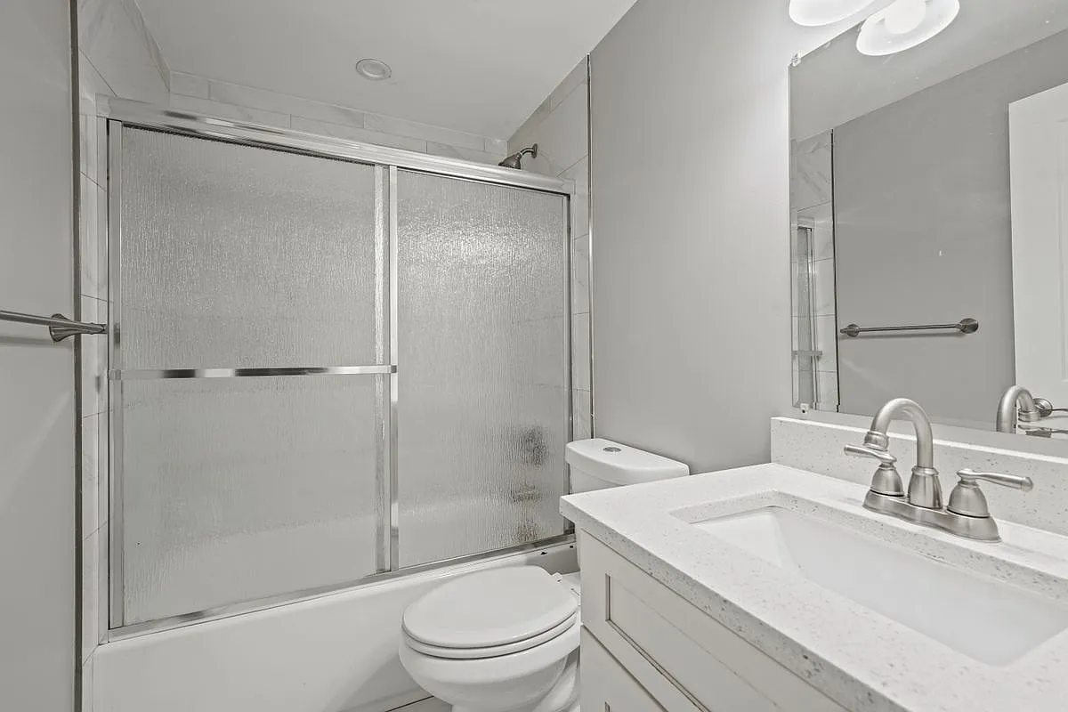 1 bed, 1.5 bath, 700 sqft, $2,400 — Photo 3